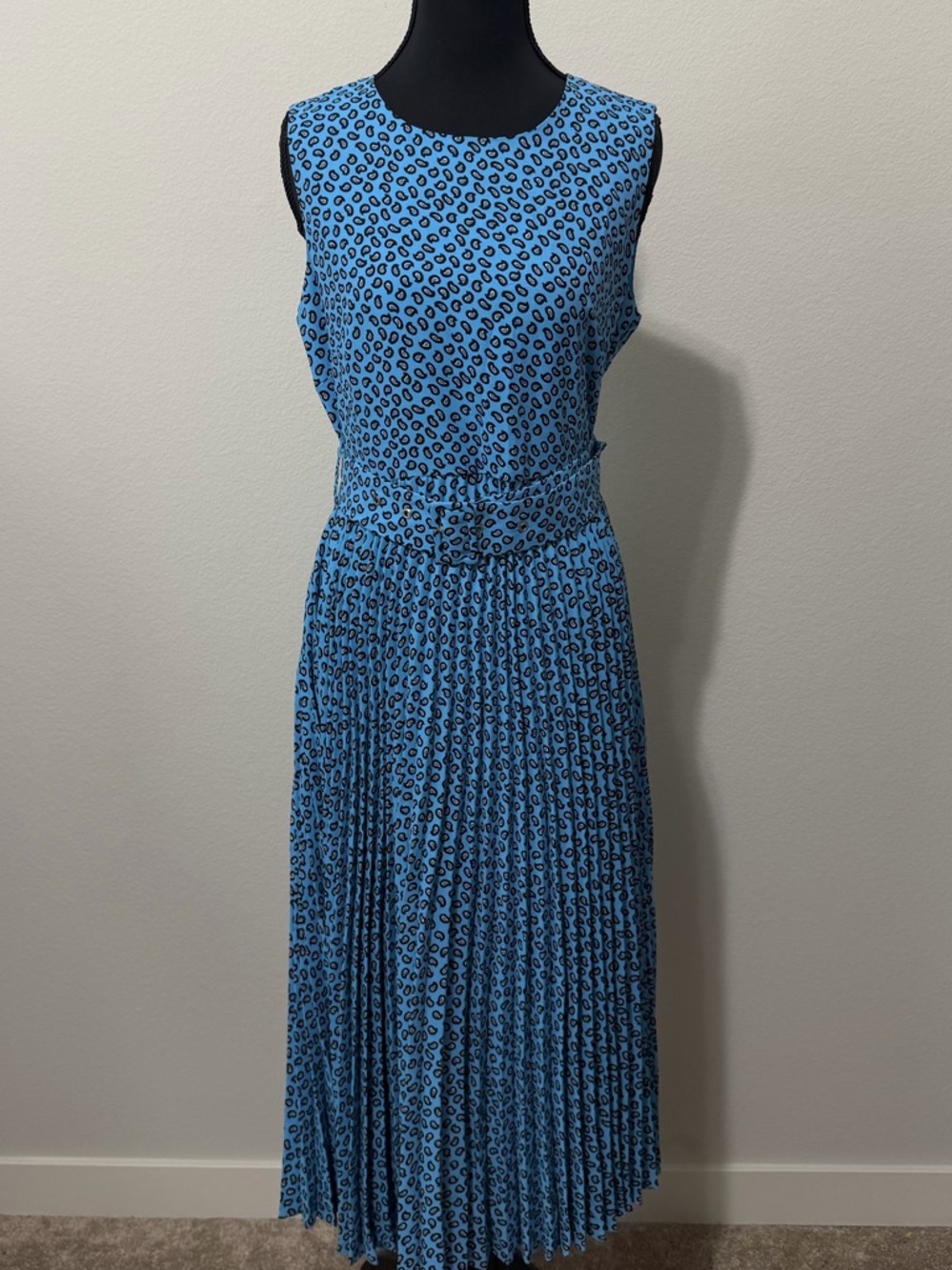 Tahari Blue Sleeveless Pleated Midi Dress